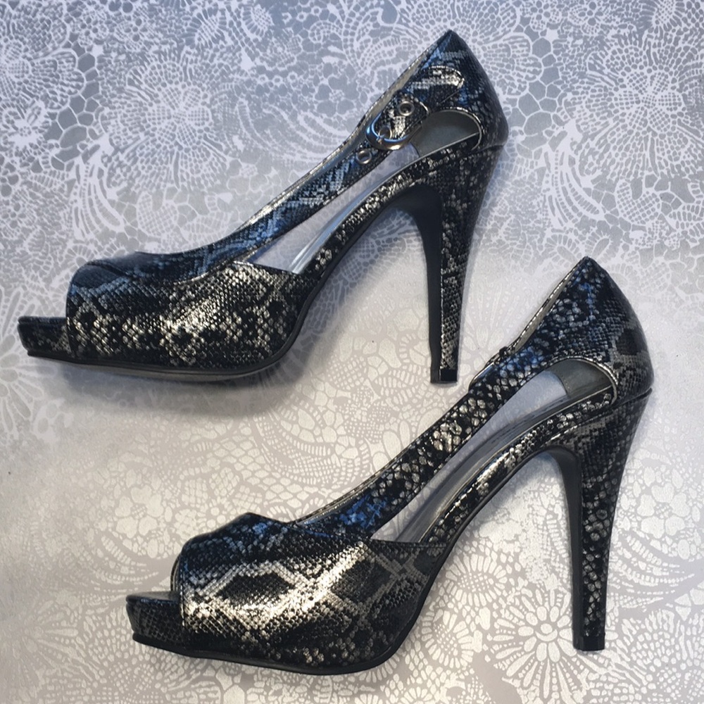 Snakeskin peep toe heel Michael Antonio metallic